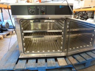 Memmert UM500 Oven